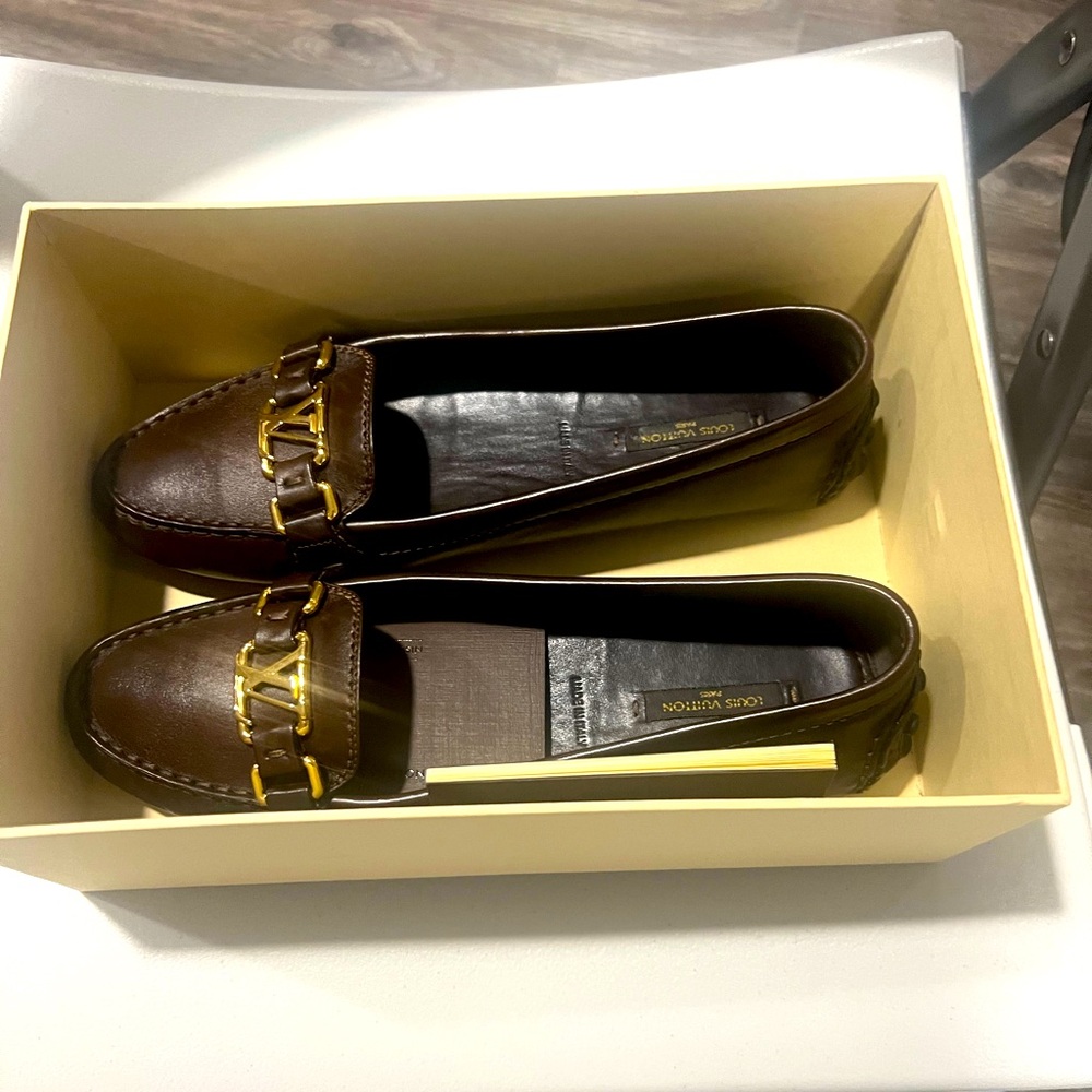 Louis Vuitton Slightly Worn Leather Moccasin Size 8